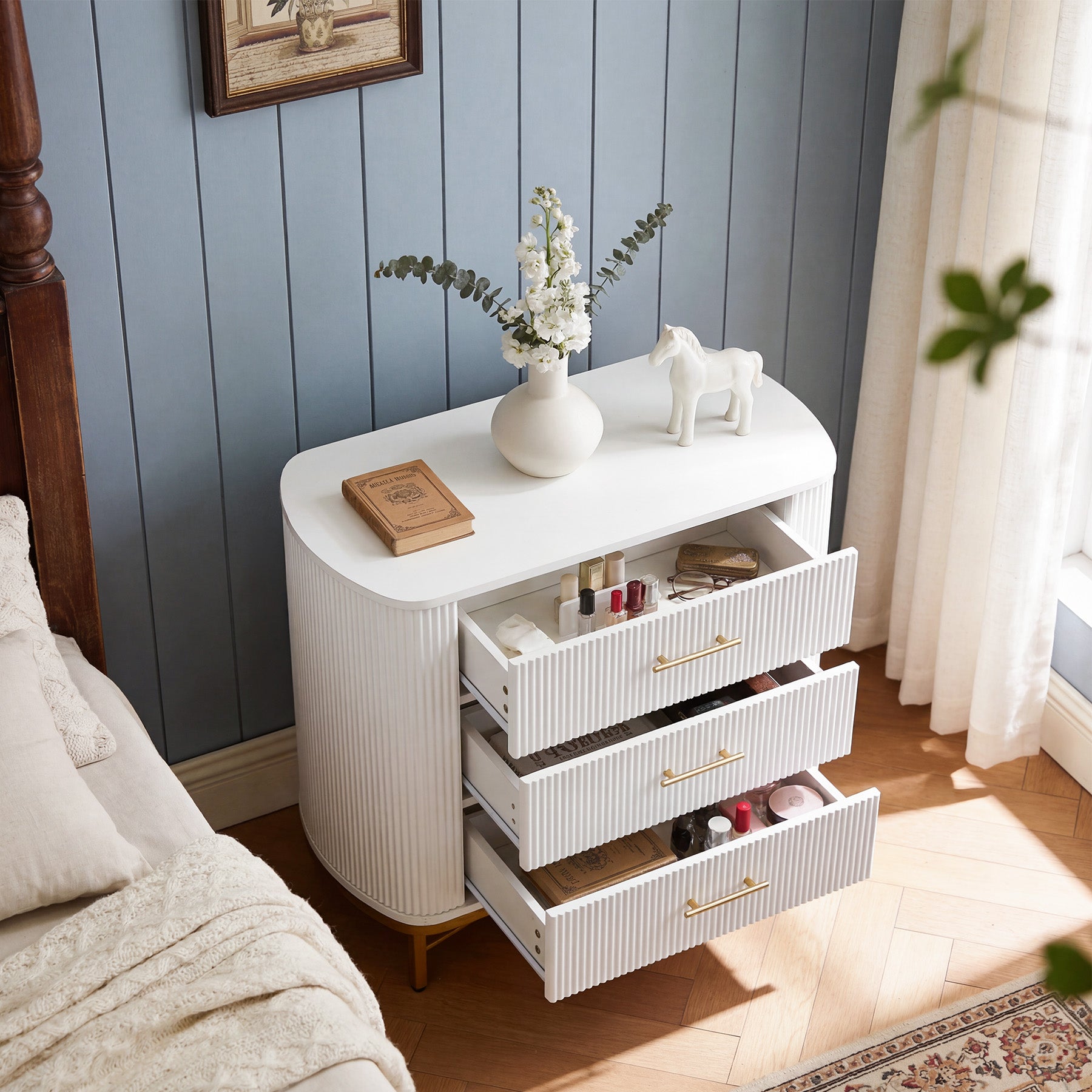 31.5” W Nightstand with 3 Drawers, Modern Bedside Table for Bedroom
