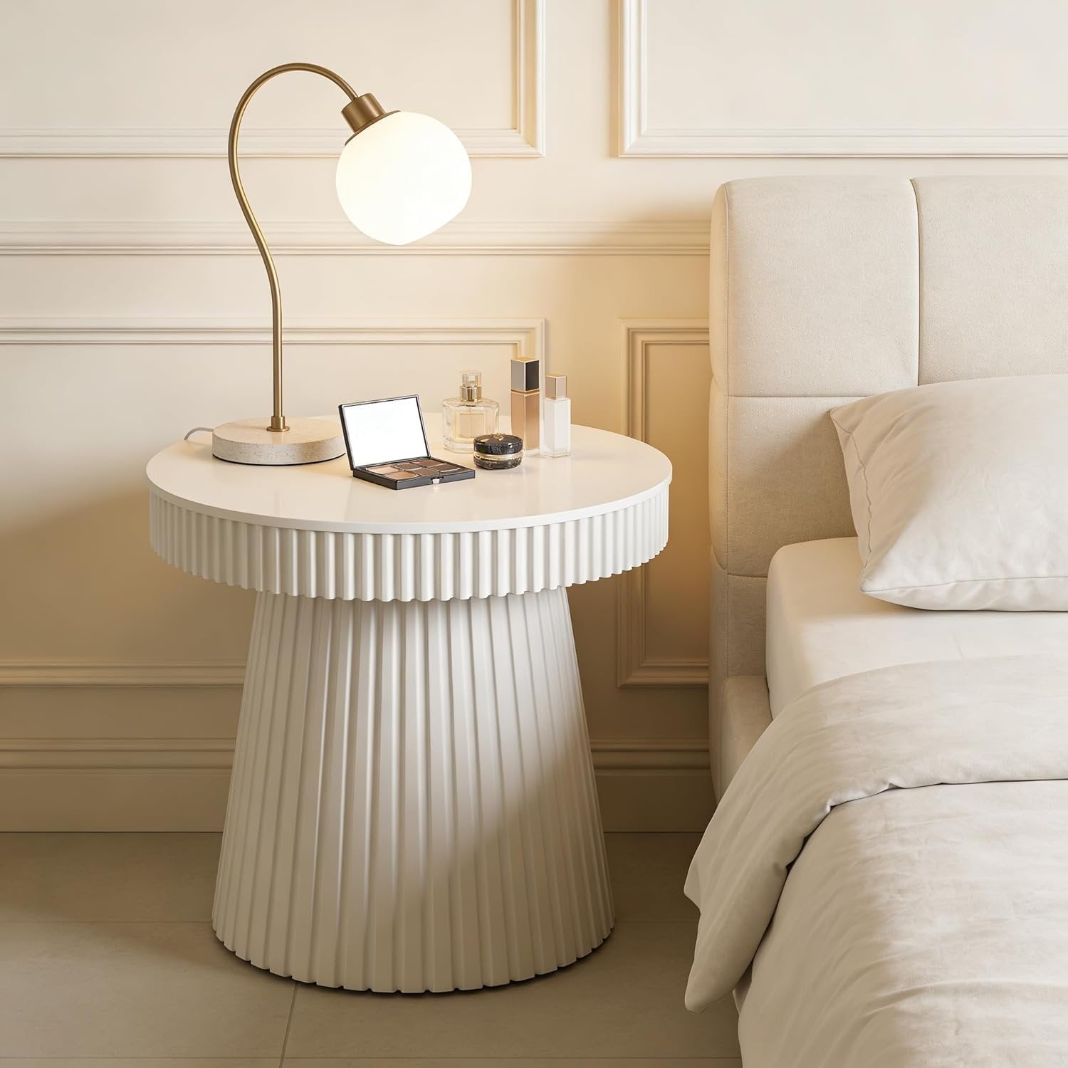 31.5" End Table, Round Bedside Table Nightstand with Fluted Pedestal